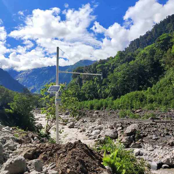 西藏林芝帕隆藏布江雷達水位監測安裝